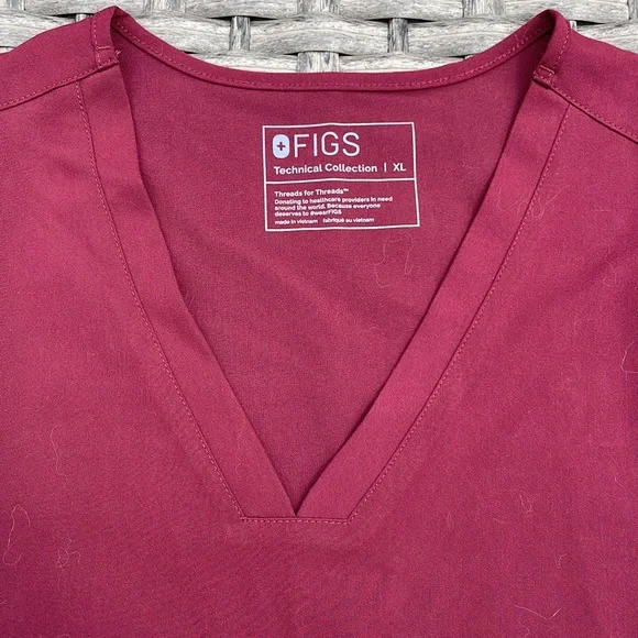 Fig’s Maroon Scrub Top - Picture 4 of 5